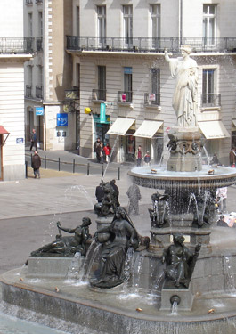 Bureau De Change Change Nantes Royale A Nantes 50 Devises Disponibles Immediatement Or Et Argent